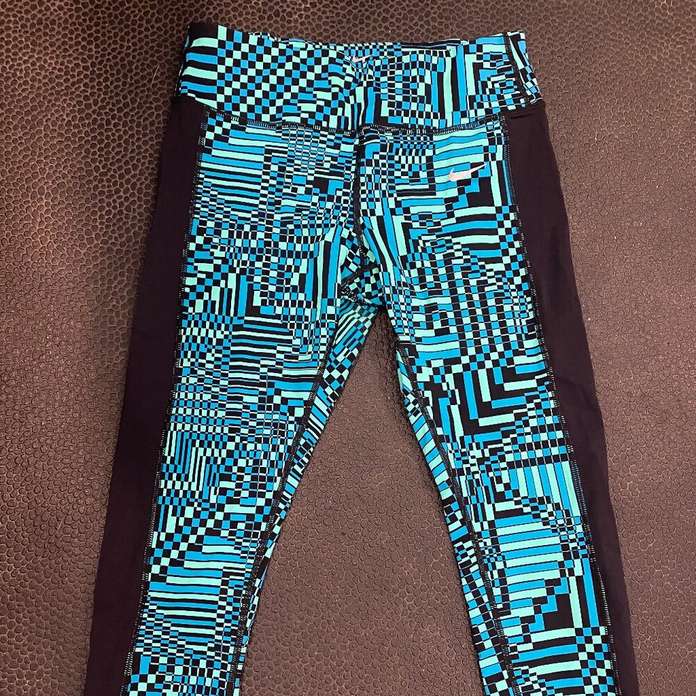 Nike Dri-Fit Cropped Tights, Women's Medium (2 Pairs)